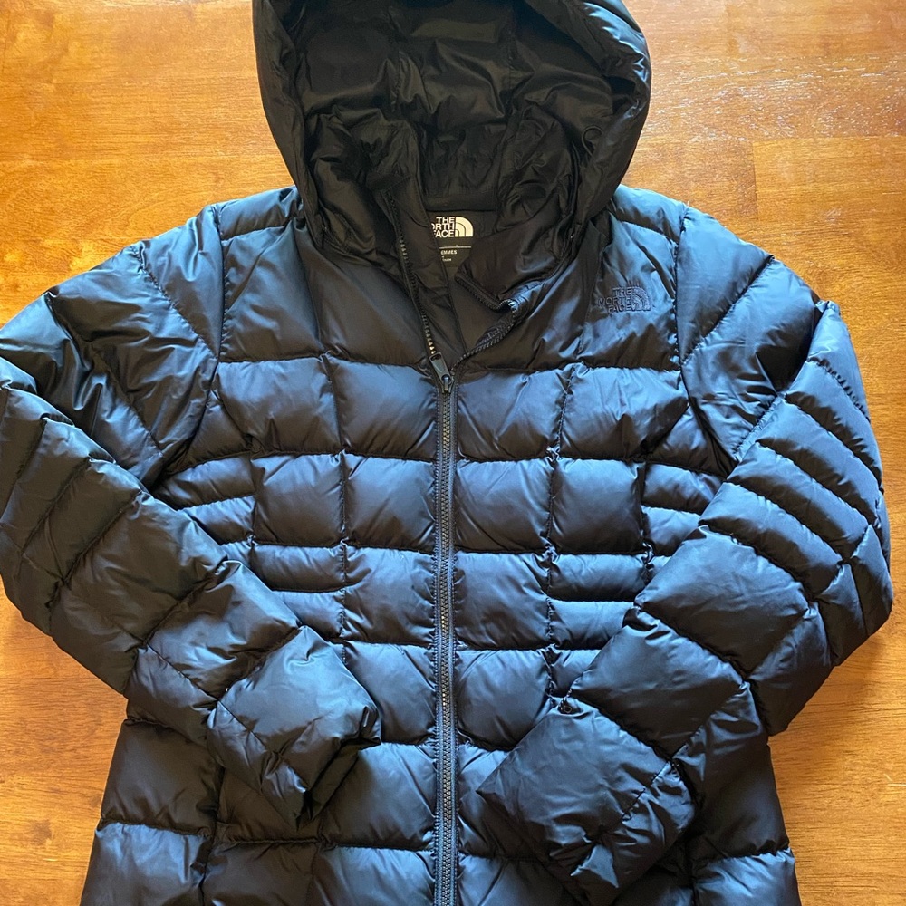 Women’s long puffer coat, hits mid thigh